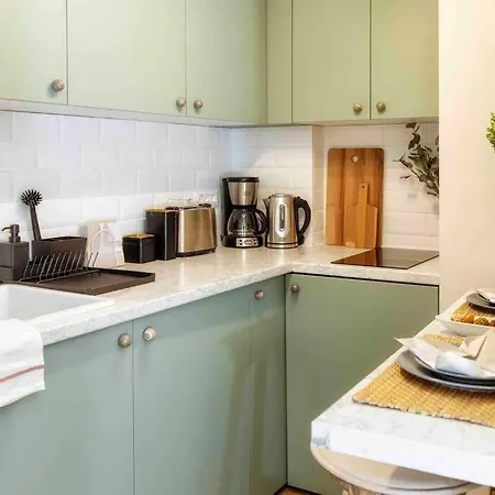 Bright - Location - Old Town + Netflix *