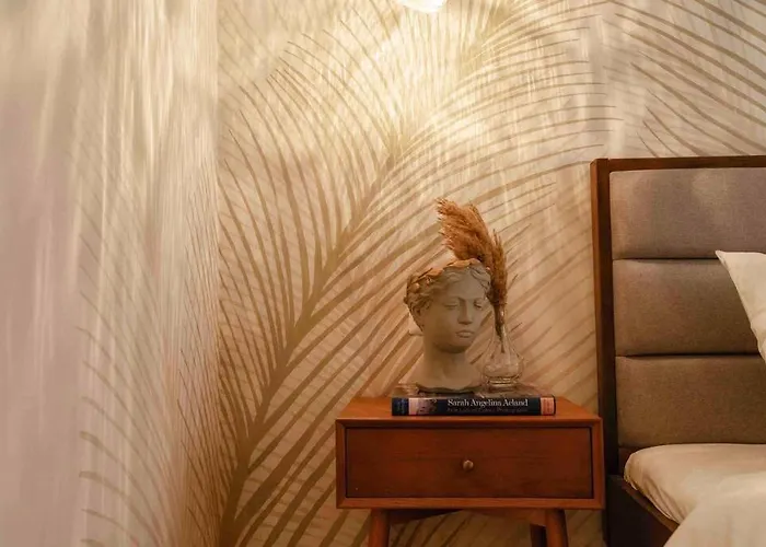 Bright - Location - Old Town + Netflix * Bukarest