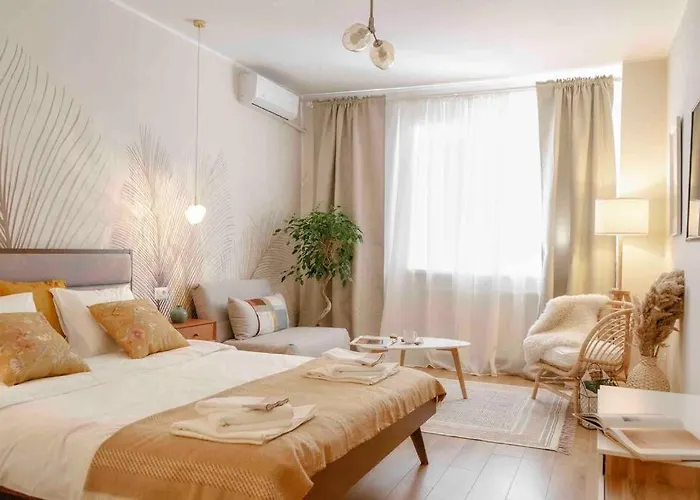 Bright - Location - Old Town + Netflix בוקרשט