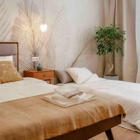 Bright - Location - Old Town + Netflix *