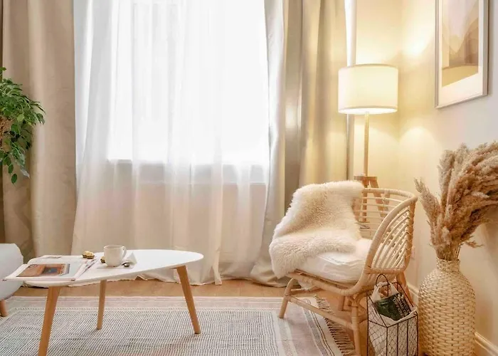 Bright - Location - Old Town + Netflix Апартаменти